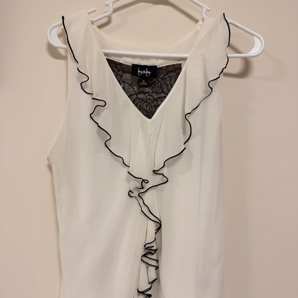 White Sleeveless Shirt with Lace back